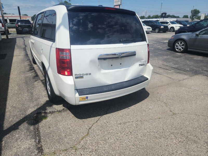 2010 Dodge Grand Caravan SE photo 4