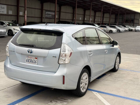 2012 Toyota Prius v Five