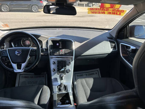 2017 Volvo XC60 T5 Dynamic
