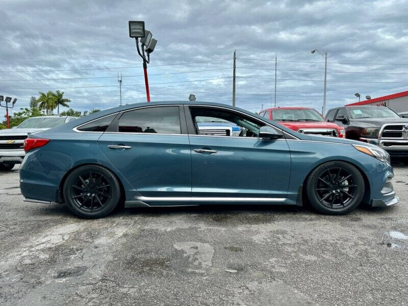 2017 Hyundai Sonata Sedan - $18,995