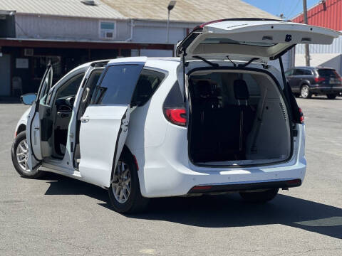 2024 Chrysler Pacifica Touring L