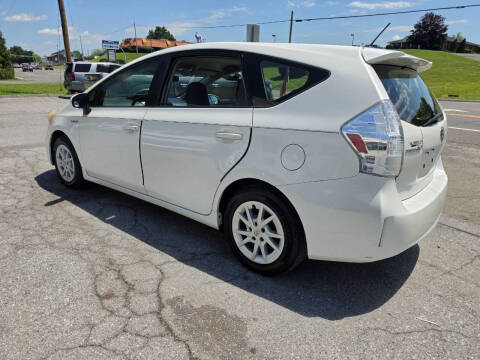 2014 Toyota Prius v Three