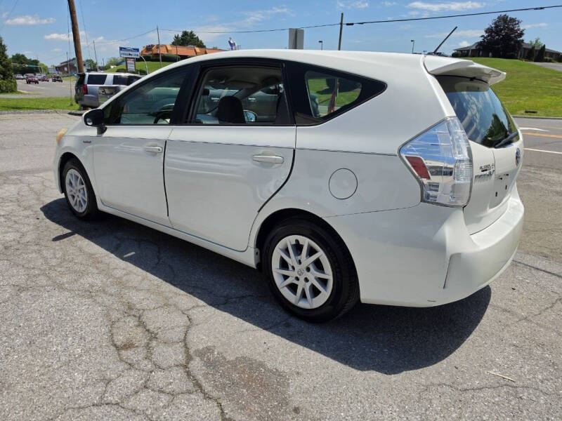 2014 Toyota Prius v Three