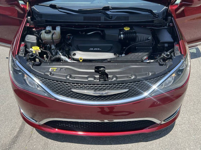 2017 Chrysler Pacifica Touring-L