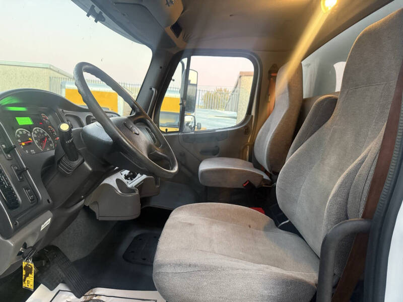 2018 Freightliner M2 106
