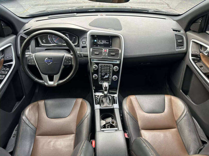 2016 Volvo XC60 T6 Drive-E Platinum