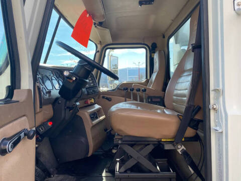 2006 Mack CV713
