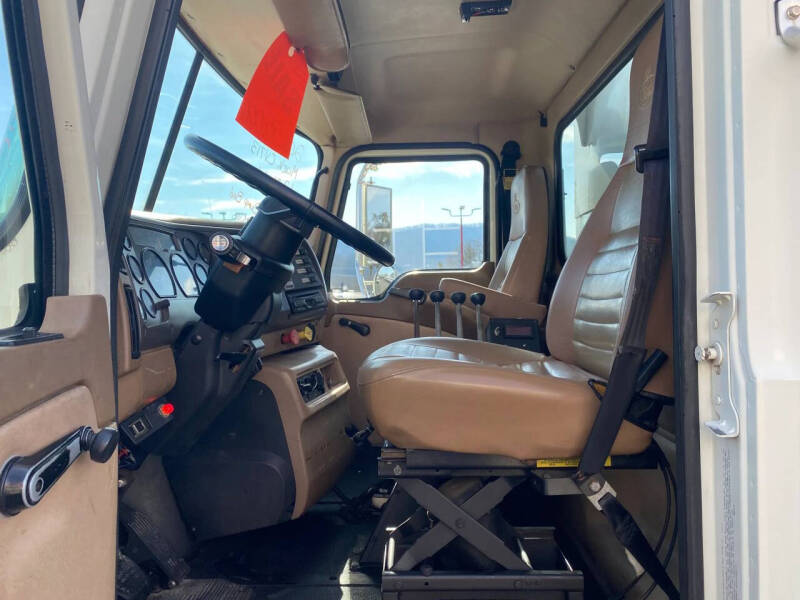 2006 Mack CV713