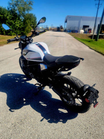 2023 Moto Morini STR 650