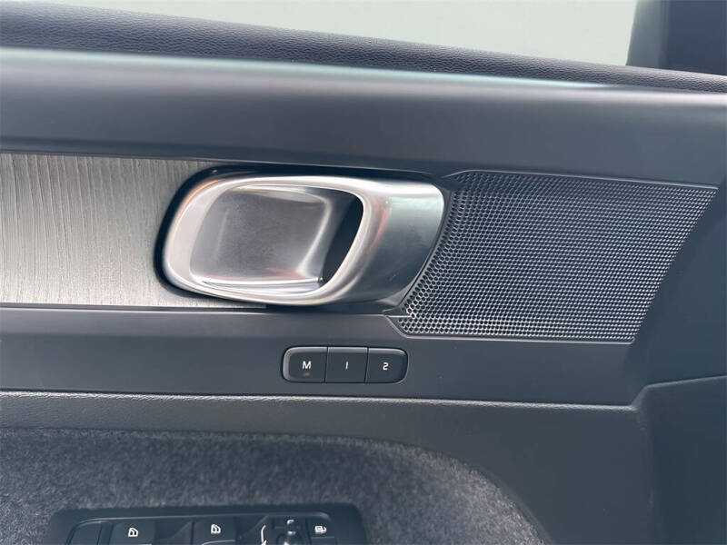 2025 Volvo XC40 B5 Core Bright Theme