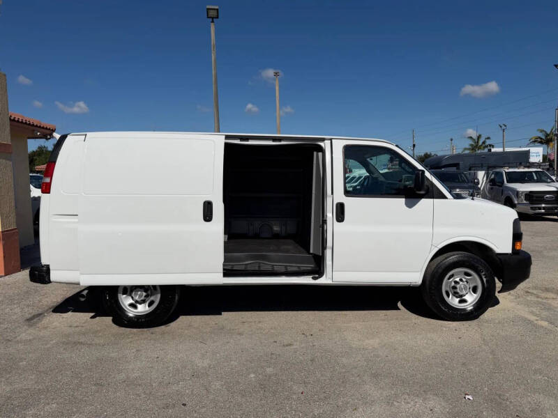 2022 Chevrolet Express 2500