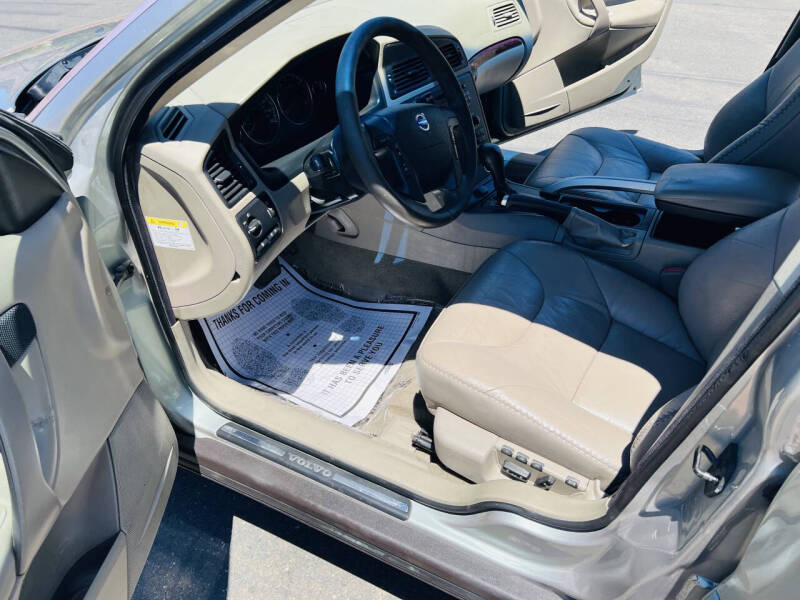 2004 Volvo XC70