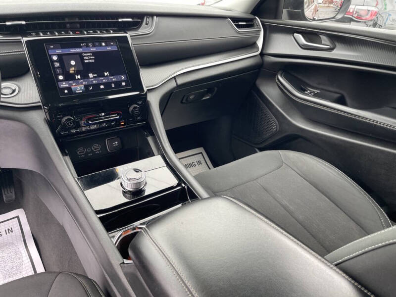 2023 Jeep Grand Cherokee L Laredo