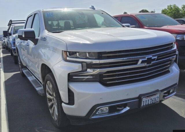 Used 2019 Chevrolet Silverado 1500 High Country with VIN 3GCUYHEDXKG166366 for sale in Bloomington, IL