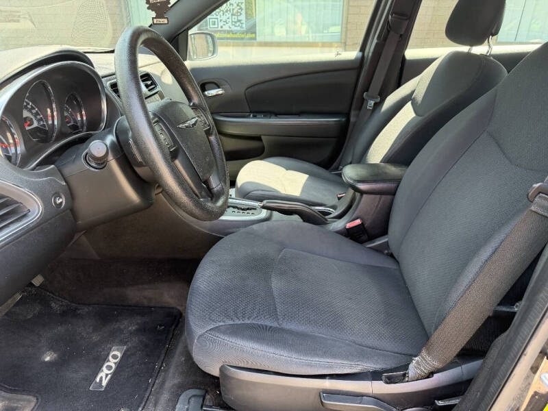 2013 Chrysler 200 LX