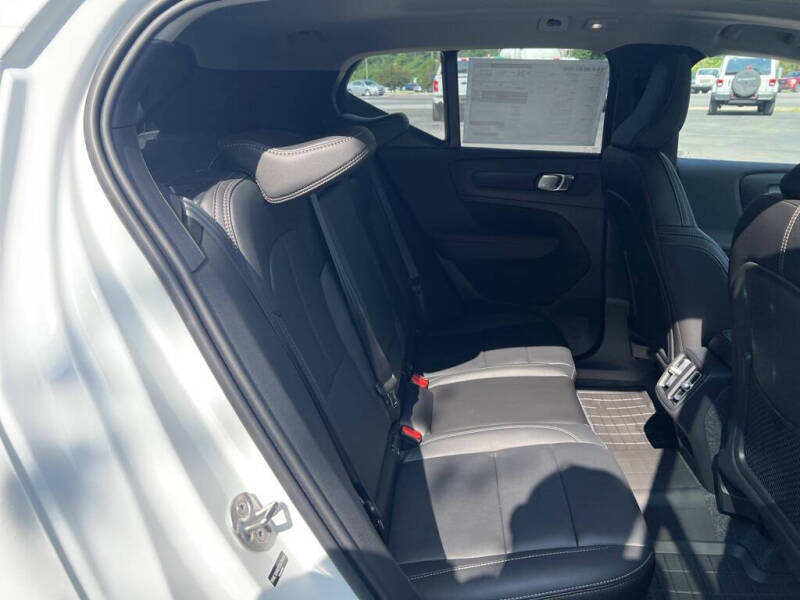 2026 Volvo XC40 B5 Core