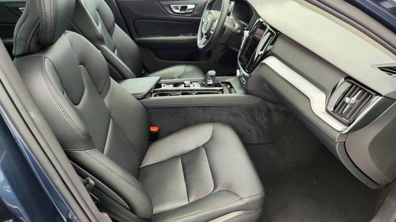 2024 Volvo S60 B5 Core Dark Theme