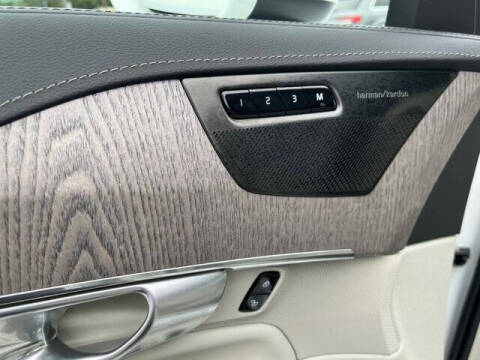 2024 Volvo XC90 Recharge T8 Ultimate Bright Theme 7P