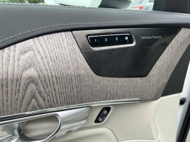 2024 Volvo XC90 Recharge T8 Ultimate Bright Theme 7P