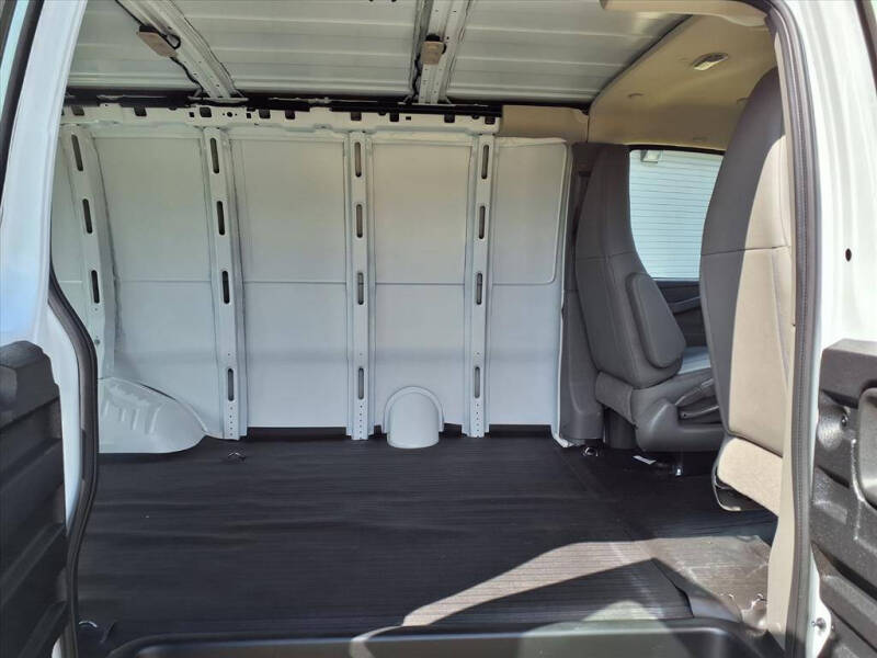 2025 Chevrolet Express 2500