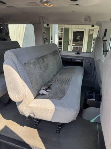2005 Ford E-Series E-350 SD XLT
