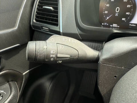 2020 Volvo XC90 T6 Momentum 6-Passenger