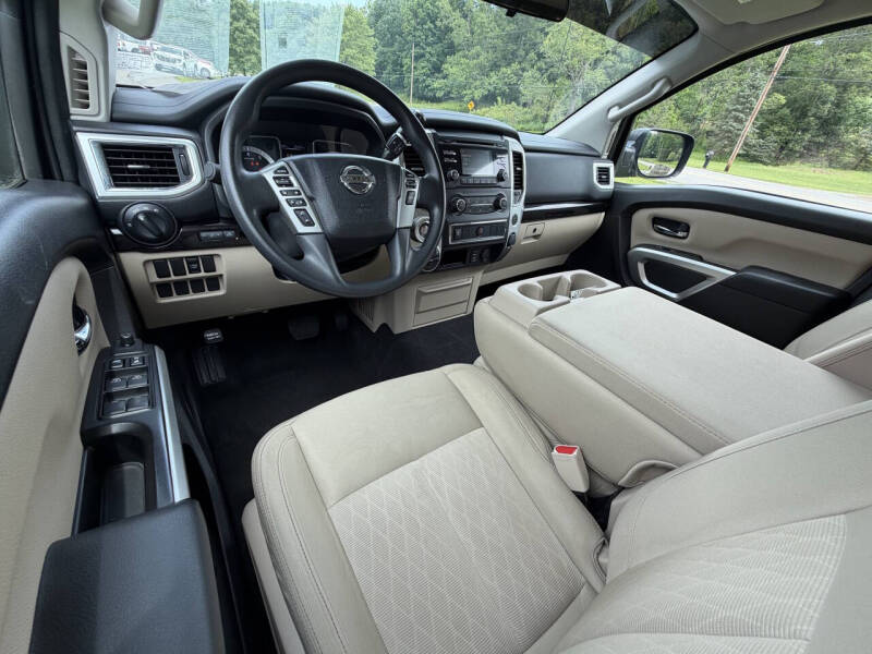 2018 Nissan Titan SV