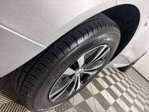 2024 Volvo XC60 B5 Core Dark Theme