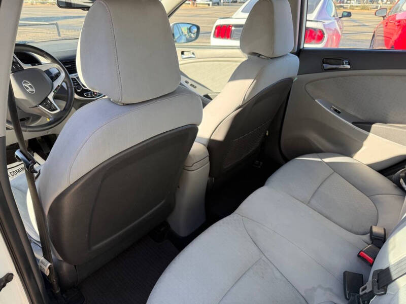 2013 Hyundai Accent SE