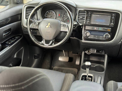 2016 Mitsubishi Outlander SE