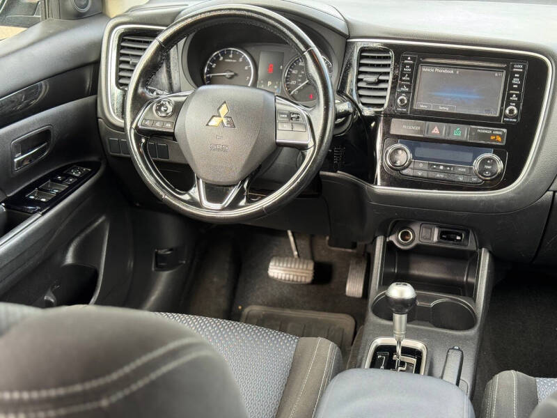 2016 Mitsubishi Outlander SE