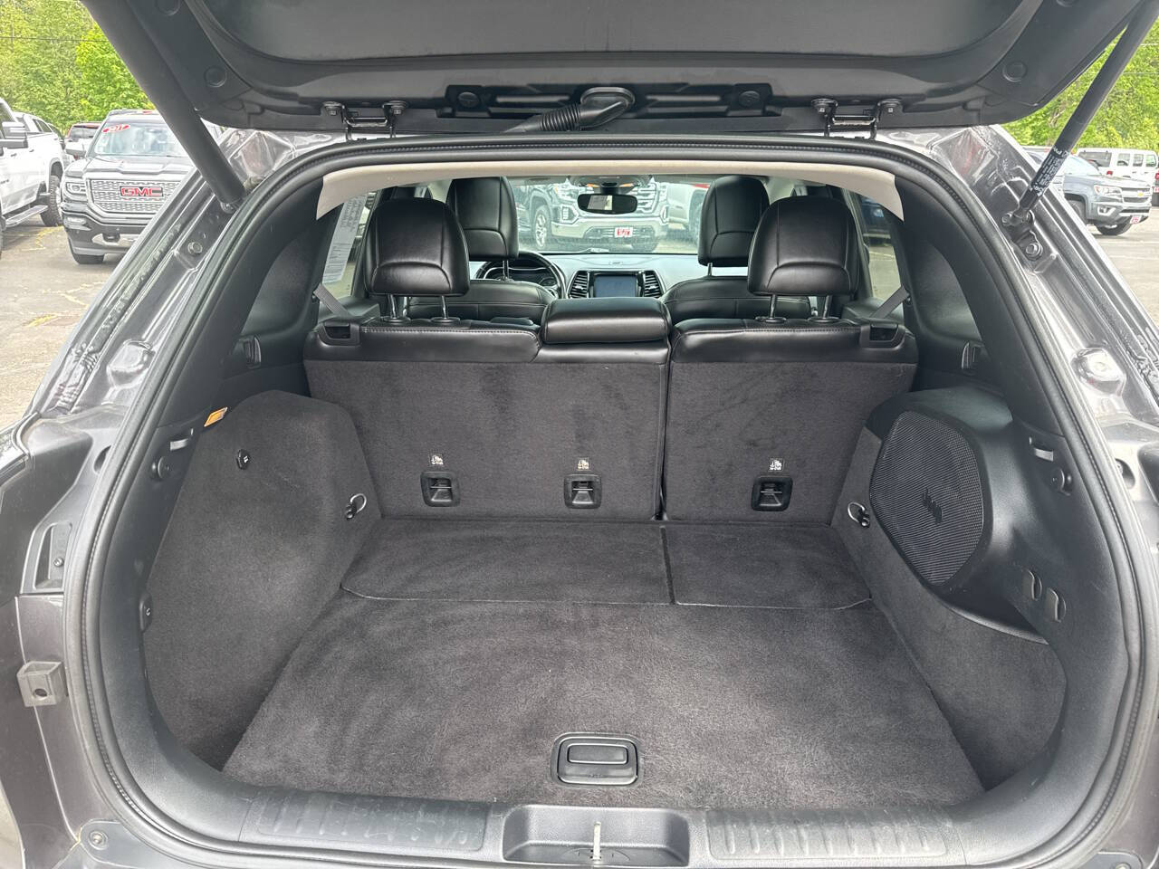 used 2020 Jeep Cherokee car, priced at $19,499