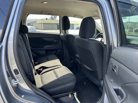 2016 Mitsubishi Outlander ES