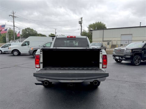 2017 RAM 1500 SLT