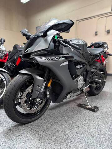 2016 Yamaha YZF-R1