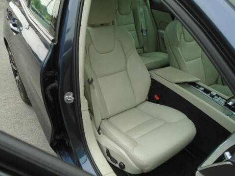 2024 Volvo S60 B5 Plus Dark Theme