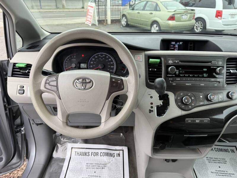 2011 Toyota Sienna LE 8-Passenger