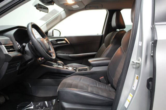 2023 Mitsubishi Outlander SE