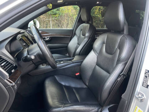 2016 Volvo XC90 T6 Momentum