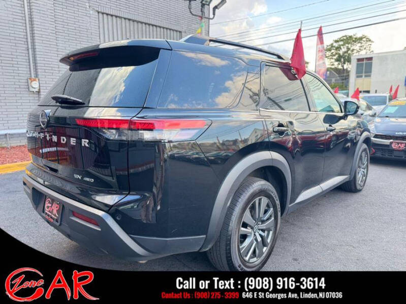 2022 Nissan Pathfinder SV