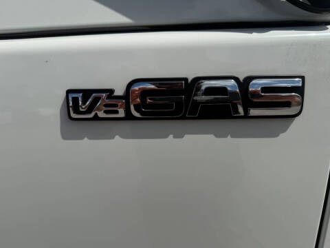 2025 Isuzu NPR-HD