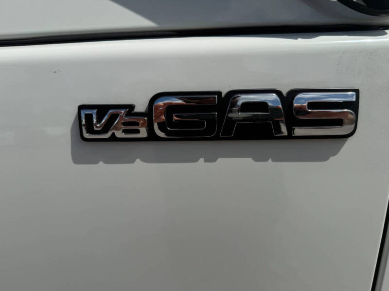 2025 Isuzu NPR-HD