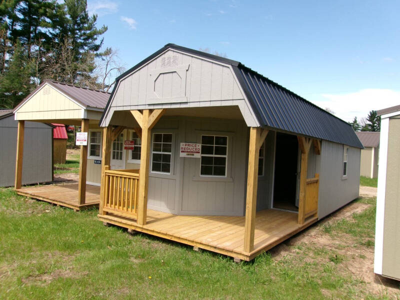 12 x 32 lofted barn w/ deluxe playhouse