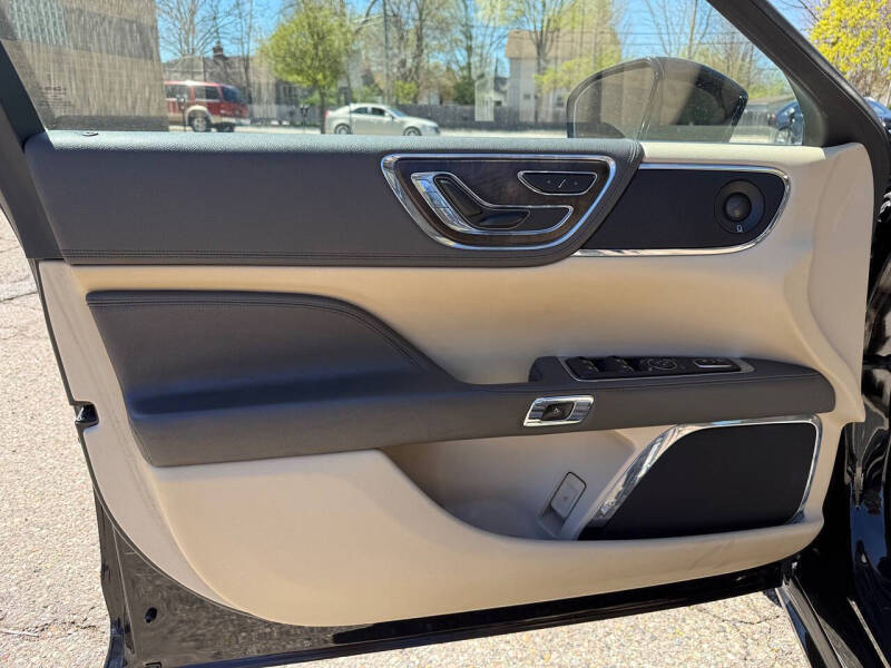 2017 Lincoln Continental Select