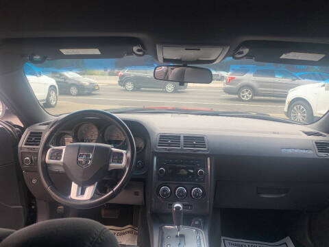 2013 Dodge Challenger SXT Plus