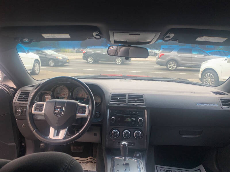 2013 Dodge Challenger SXT Plus