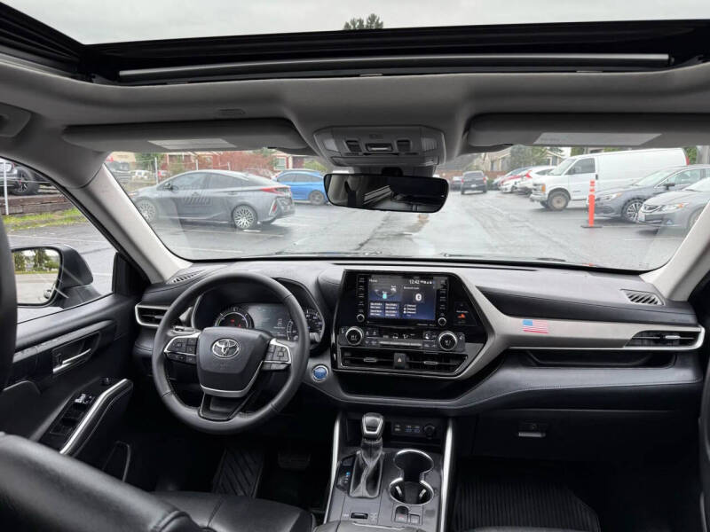 2022 Toyota Highlander Hybrid XLE