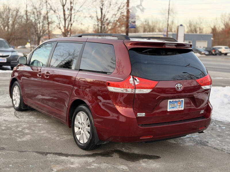 2014 Toyota Sienna XLE 7-Passenger