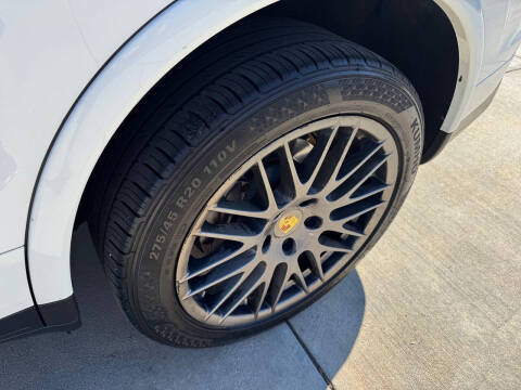 2017 Porsche Cayenne Platinum Edition