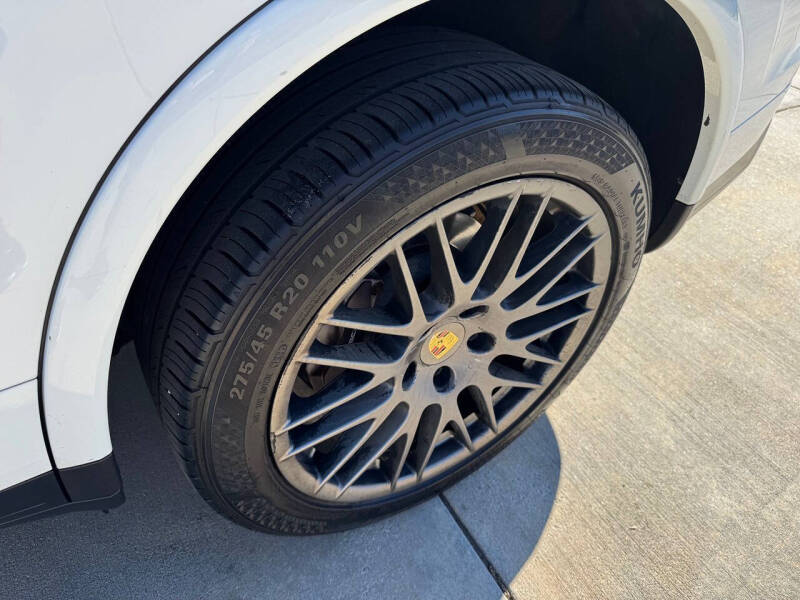 2017 Porsche Cayenne Platinum Edition